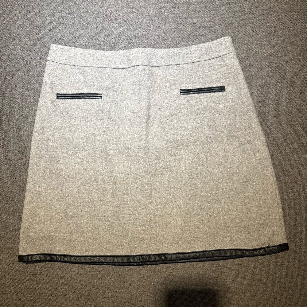 Grey mini skirt with faux leather trim
